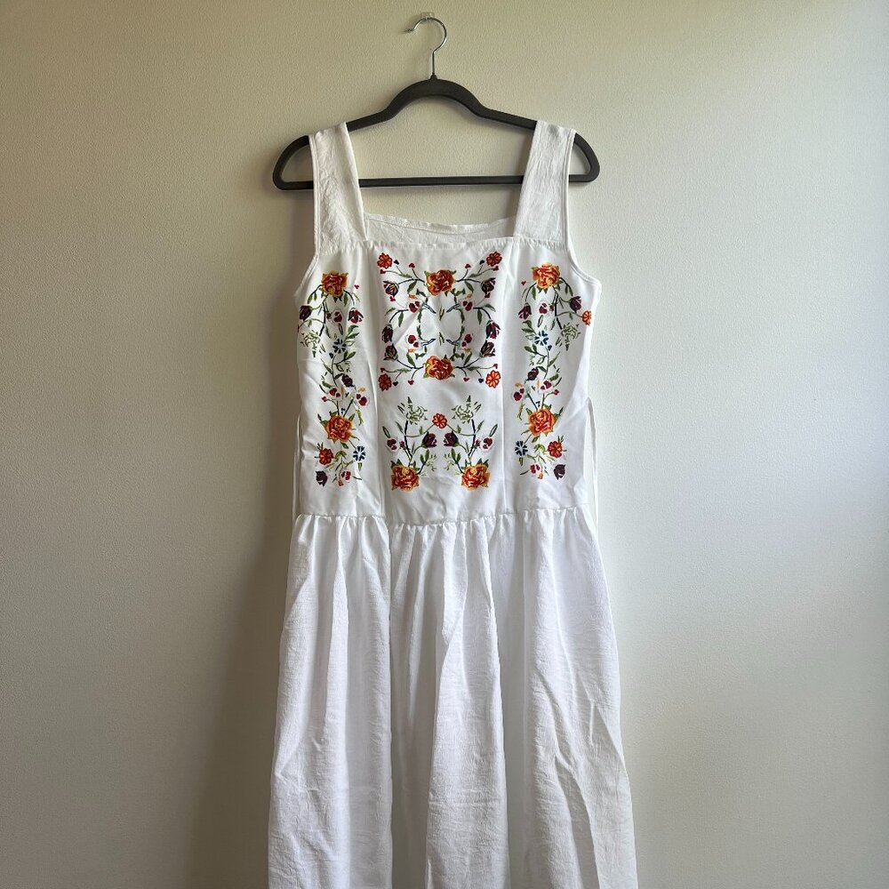 Euro summer/cottagecore floral white maxi dress